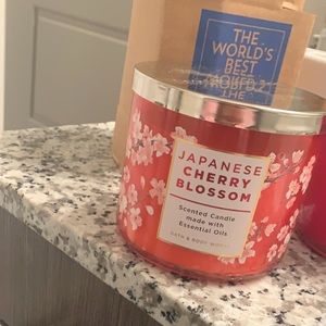 Bath and body works candle   Sandals size 9